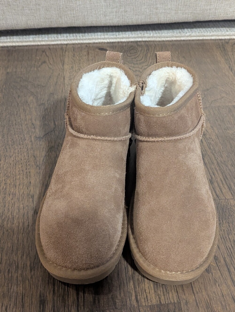 Title: Kids Greystone Shearling Lined Boots - Size 5 - Ultra Mini Style